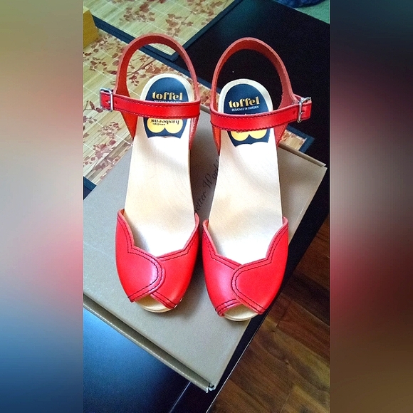 Swedish Hasbeens Red Heart Sandals - Picture 14 of 16